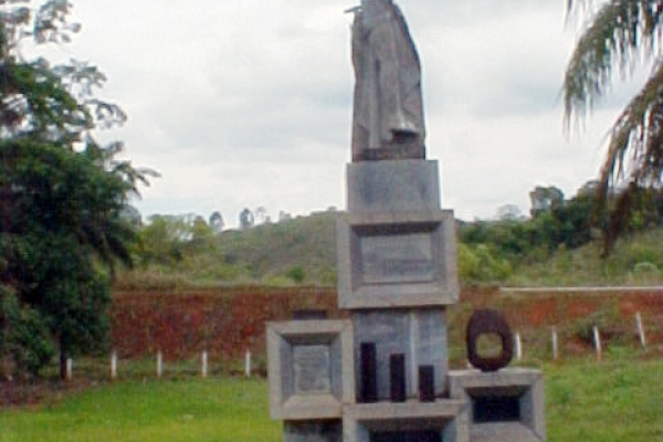 4-monumento0638017B-65DD-28B4-45F3-3E02FF3535F1.jpg
