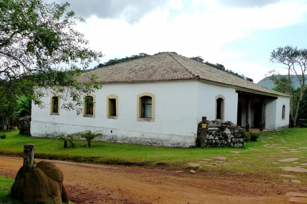 1a-fazenda-sjose-do-manso-casa-bandeirista-raro-exemplar-na-arquitetura-rural-mineira282581C3-8244-A98C-6851-6341307E824D.jpg