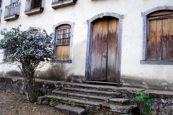 detalhe-da-entrada-principal-da-fazendaBFAA3CAC-30C1-8CAC-9DEA-2D8E263BA4E3.jpg