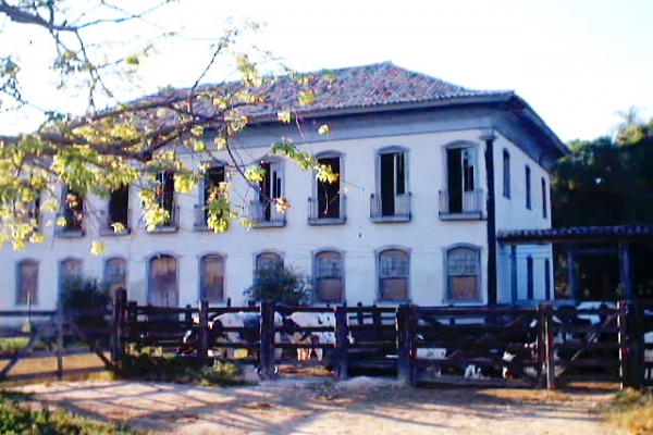 fazenda-santo-antonio-fachada-principal-2F7454B2D-5BE3-49DC-2C73-CF54691EC101.jpg