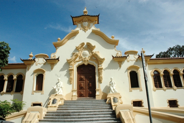 2-a-detalhes-da-fachada-principal-escola-estadual-pedroiiEA1F6E8E-013A-9E19-63DB-D9C17E841721.jpg