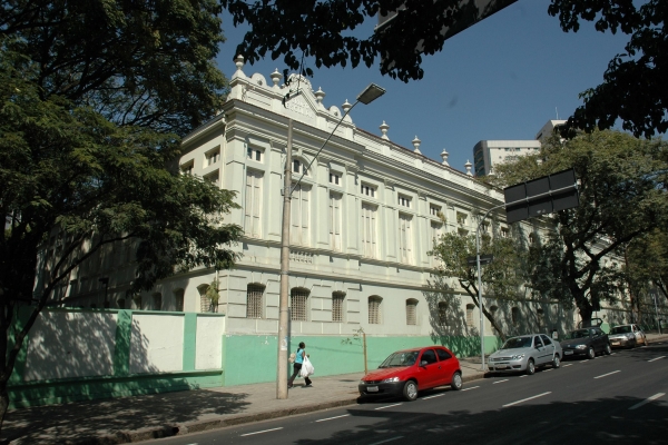 2-a-detalhe-da-fachada-da-avenida-getulio-vargas7E7B0694-8E28-0A7F-342B-F852363AC47B.jpg