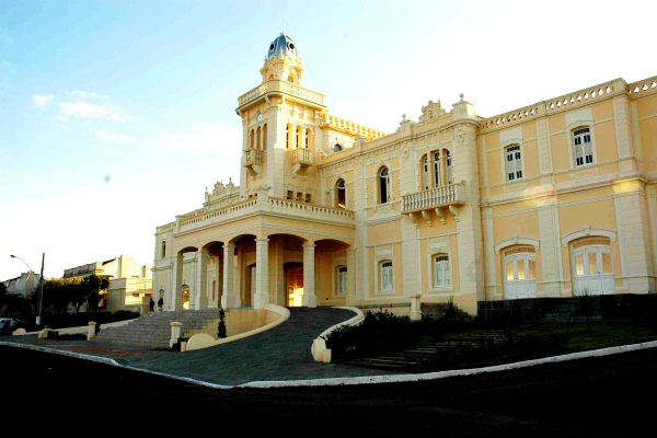 fachada-principal-202AD90B1-3E6B-D857-5C8D-9860943F4BBE.jpg