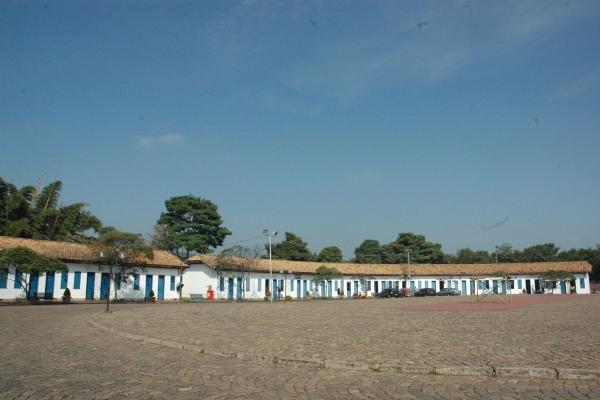 aspecto-da-divisao-dos-comodos-equerdos-ao-edificio3893D391-939F-DDBB-B625-1F96A7F8D04C.jpg
