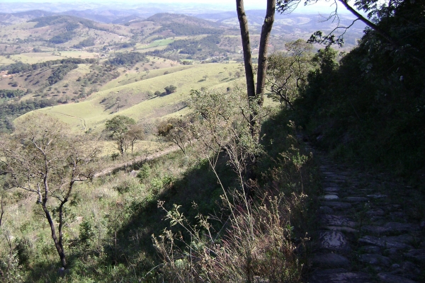 caminho-calcado-que-leva-ao-forte-25D79F5F2-B183-1C7D-CA17-D6285729F690.jpg