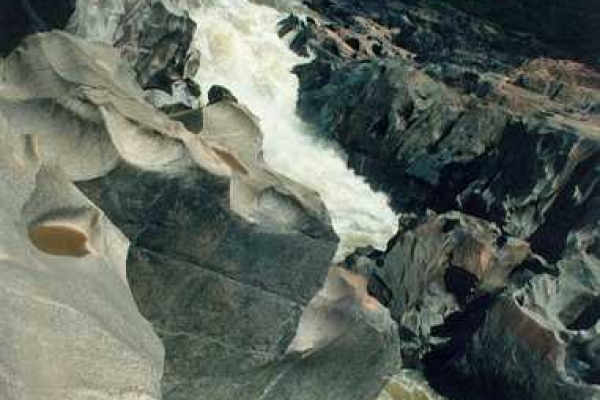 2-a-vista-da-cachoeira-dotombo-da-fumaca2076EEAD-0177-1C6C-7588-70130362BA69.jpg