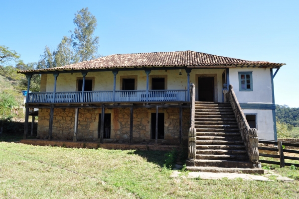 1a-fachada-principal-fazenda-dos-martins96B4D1D2-C427-9A90-09A1-A66560493805.jpg