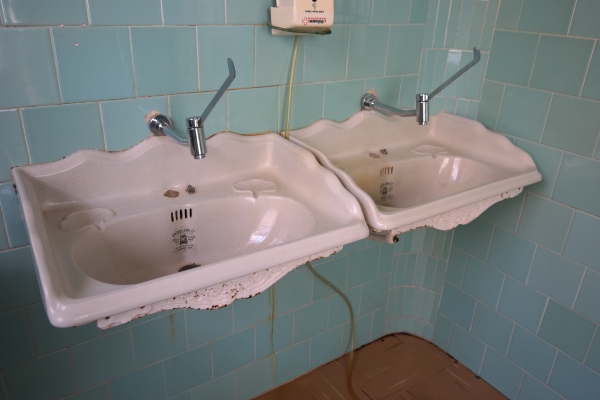 hcc-lavabo-2-alad-blococirurgico-14AB32253-E9C7-34E7-B03D-4F5F20E3EB0F.jpg