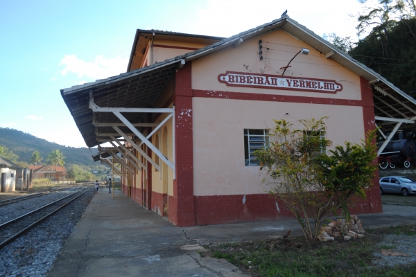 fachada-lateral-da-estacao-e-locomotiva-ao-fundoAA19FC18-402A-4611-4601-C902B53614EC.jpg