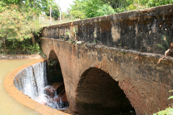 ponte-sobre-o-rio-maracujaBF103734-B021-AFF1-7EA6-7C2AC1EF8FCE.jpg
