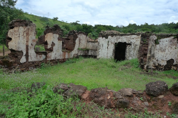 1-aspectos-das-ruinas-remanescentes-da-vila-de-gongo-soco604065BB-9D22-8A66-8890-806B5D043F1D.jpg