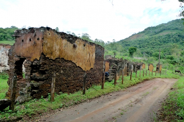 aspectos-das-ruinas-remanescentes-da-vila-de-gongo-soco-3BCE10388-6563-7D6F-E6C7-3DB135F5FF18.jpg