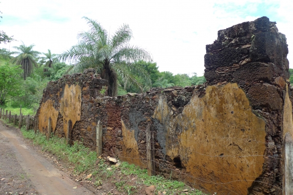 aspectos-das-ruinas-remanescentes-da-vila-de-gongo-socojpg-2E041894D-4389-1687-C1B9-C4B489A398BC.jpg