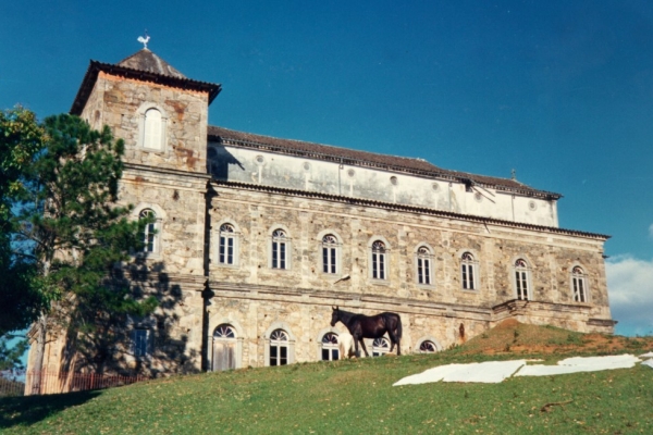 fachada-lateral-da-matriz-de-sao-jose-belmiro-braga743E7658-C265-950F-24CF-EB105DBD2E42.jpg