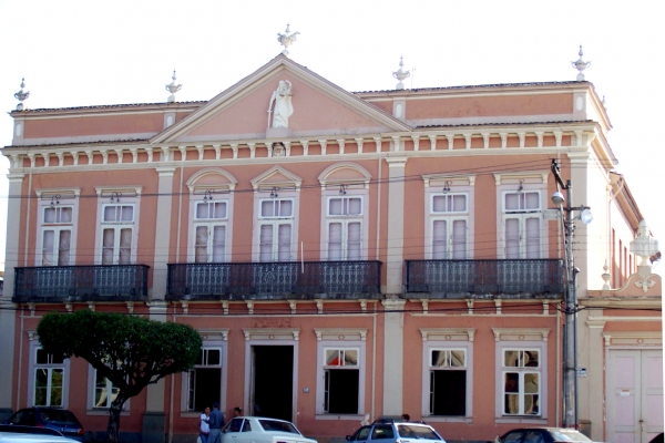 1-forum-de-oliveira-atual-casa-de-cultura-emuseu-carlos-chagas4DACE750-B481-BC77-CE2C-80D947D936BA.jpg
