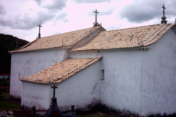 fachada-lateral-esquerda51A442CC-6F97-7218-C28C-15D67734E910.jpg