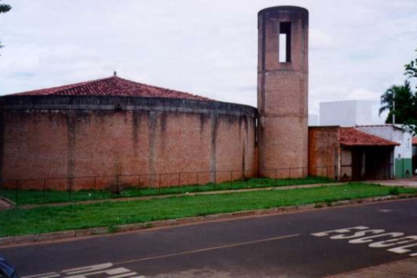 3-vista-posterior-da-igreja14A345CD-15D2-D6C9-7B81-860AF25A2BF7.jpg