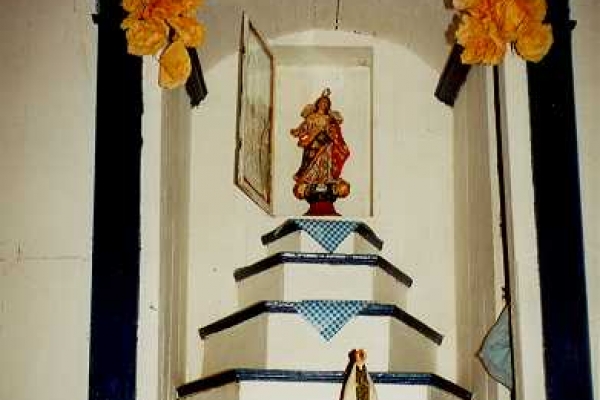 capela-nossa-senhora-da-saude-o-altar-mor-se-resume-a-nicho-camarim-com-trono609541CA-E8E7-FB5D-004C-83FAB993B517.jpg