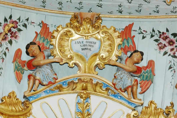 detalhe-coroamento-do-retabulo-colateral-da-epistola1AF56003-8206-00B7-04DF-00ACE955C925.jpg