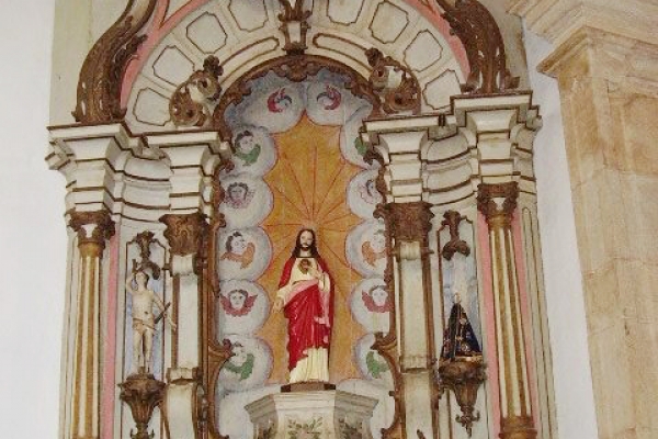 4-vista-do-altar-lateral-direito31BA2779-50D4-4FA8-E4C5-B396AA323165.jpg
