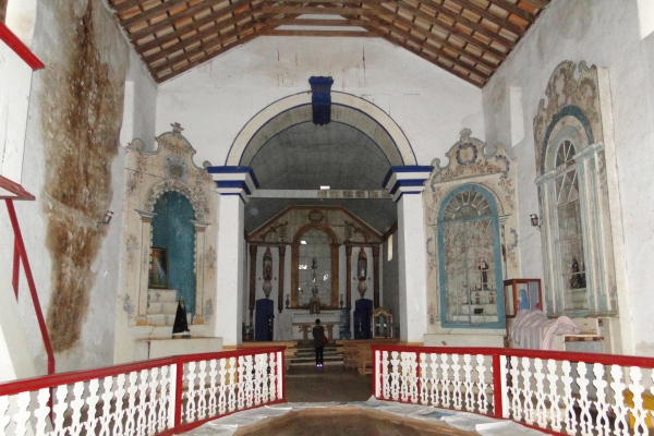 2-vista-da-nave-altares-colaterais-e-capela-mor9BDB1922-0BB8-127C-4E46-A33FDEB3EAF9.jpg