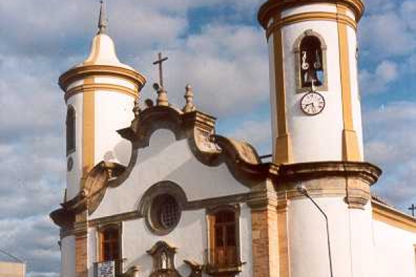 1-fachada-principal34924DCC-7FF5-1D18-30FC-D0C5F52EE625.jpg