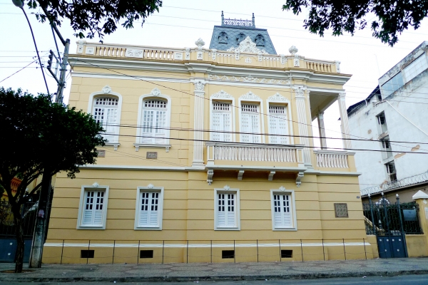 1-fachada-principal-da-casa91B45A00-1ED2-41F3-BD29-92482CCE3C78.jpg