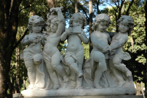 5-escultura-jardim-frontal0067871D-F98C-1A48-5B03-6FF2402E5C1C.jpg