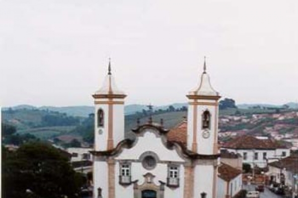 4-vista-panoramica-da-igreja-matriz-n-s-de-oliveira90898C71-3117-12E9-1043-39DB975979BD.jpg