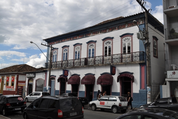 casarao-do-periodo-colonical-no-nucleo-historico-de-oliveiraFB59327D-DEAD-871C-E168-37BCD41B66CA.jpg