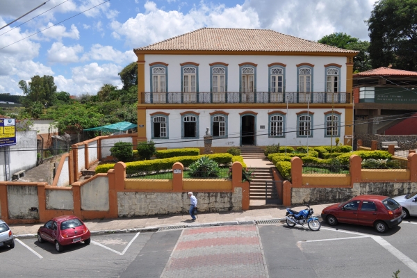 ginasio-professor-pinheiro-camposAC8A10BF-3385-831B-3A9C-BF4CEBCD25BE.jpg