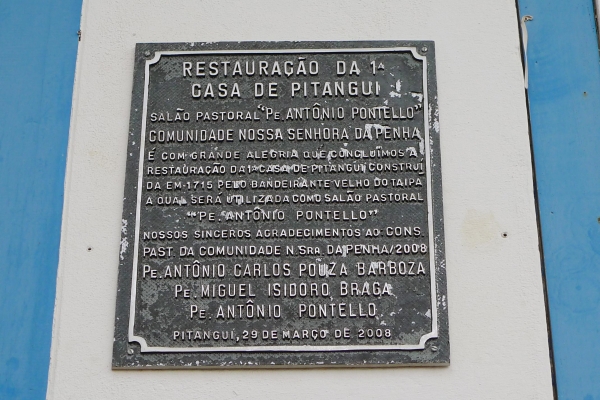 d2-placa-da-primeira-casa-costruida-em-pitangui5A1D6035-0AB0-11D6-2D3F-4B8564121A0A.jpg