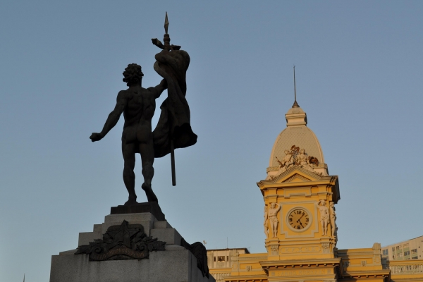 3-monumento-da-terra-mineira-ou-a-civilizacao-mineiraA03627DC-7501-255E-685A-0CA1E1E55A12.jpg