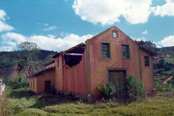 1-fachada-principa-l-depois-do-desabamento-do-telhado-em-19888528E0CC-E896-E04C-8A3E-0C83050E81DF.jpg