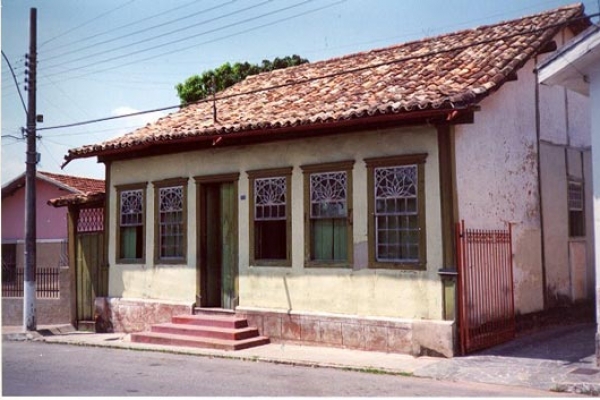 casa-rua-direitaD827EC81-ADB8-5319-279F-8CDF521AD2DD.jpg