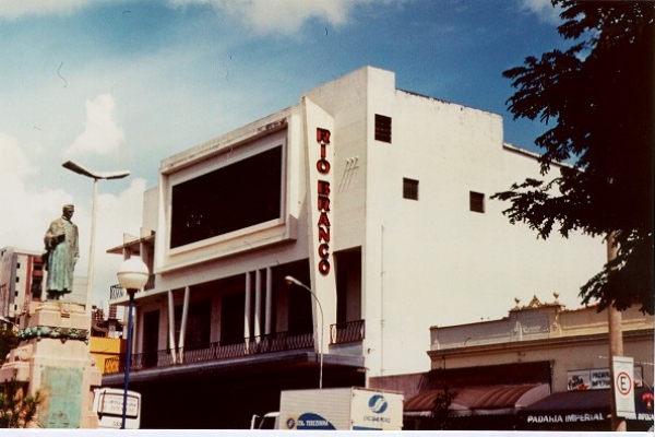 fachada-principal-cine-rio-branco91CCC52F-2DC5-AA97-CF53-219FB89EBE7B.jpg