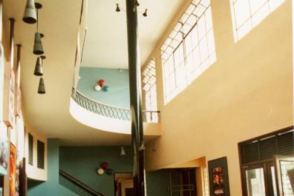 foyer-com-a-vista-do-mesanino-e-do-espaco-de-convivencia0373805E-181B-E137-C0BA-4F492379BFD1.jpg