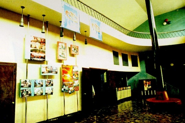 mobiliario-e-decoracao-modernista-do-foyer404FD067-FDC8-07BB-DFF2-07AC5AC245EE.jpg
